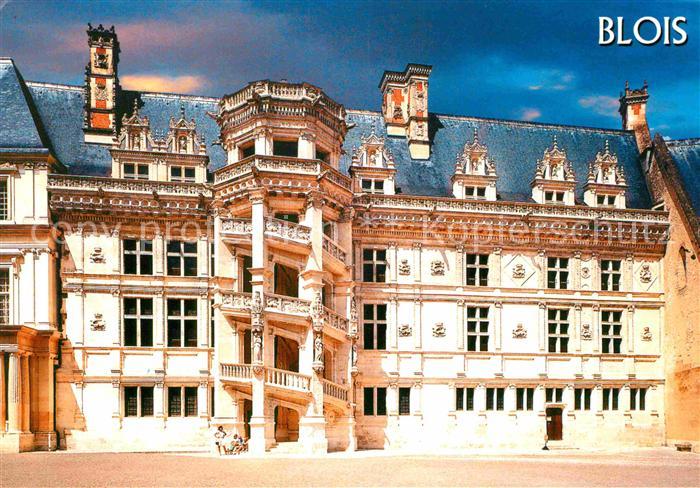 Blois 41 La cour honneur du chateau