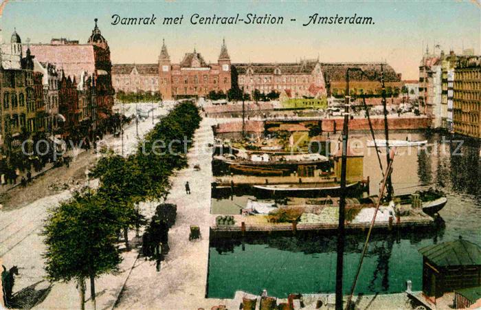 Amsterdam Niederlande Damrak met Centraal-Station Wilhelmina-Gasthuis