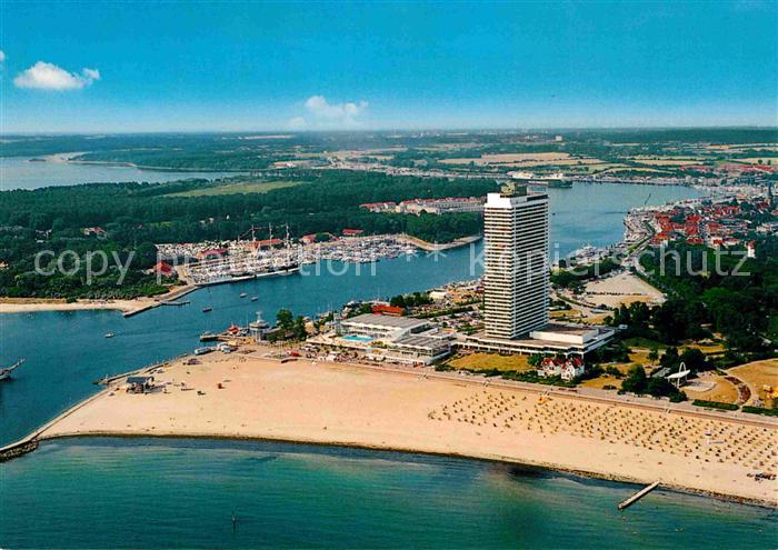 Travemuende Ostseebad Fliegeraufnahme mit Strand und Hafen