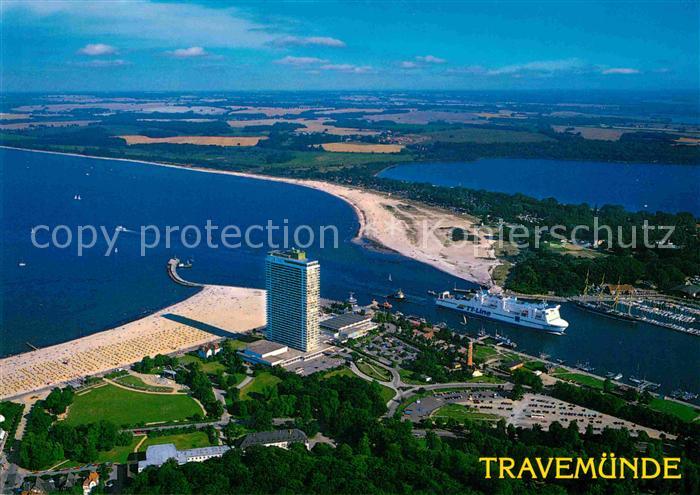 Travemuende Ostseebad Fliegeraufnahme mit Hafen und Strand