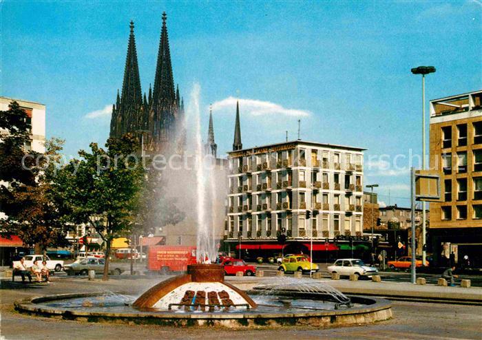 Koeln Rhein Offenbachplatz Brunnen
