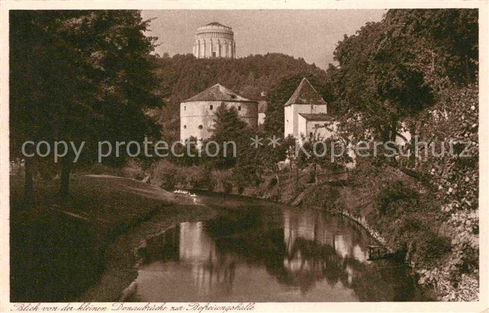 Kelheim Blick von Donaubruecke zur Befreiungshalle