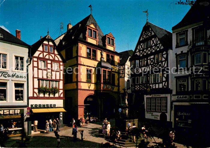 BERNKASTEL-KUES Berncastel Rheinland-Pfalz Marktplatz Altstadt Fachwerkhaeuser