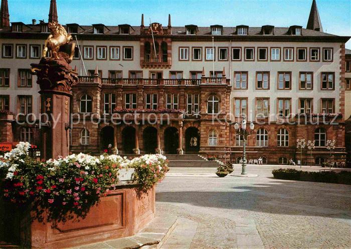 Wiesbaden Rathausplatz Brunnen