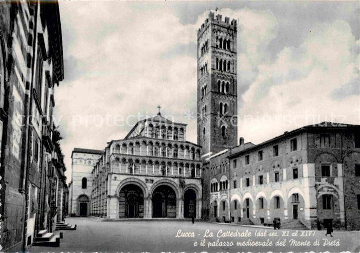 Lucca Cattedrale e il palazzo medioevale del Monte di Pieta