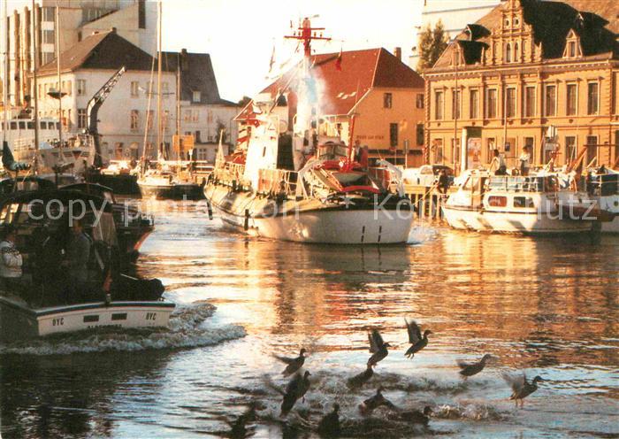 Oldenburg Niedersachsen Binnenhafen Hafenstadt Schiffe Moewen