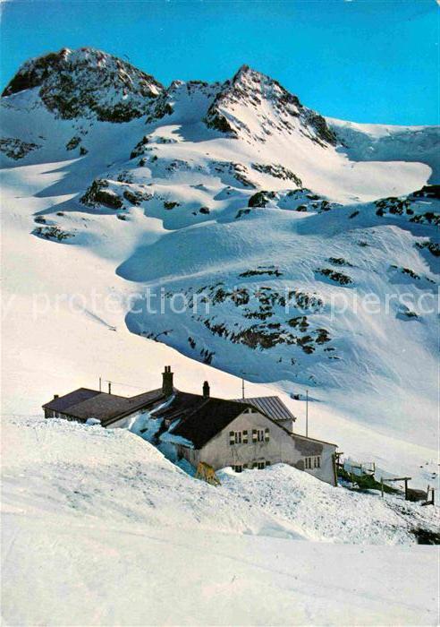 Wiesbadener Huette mit Piz Buin und Silvretta