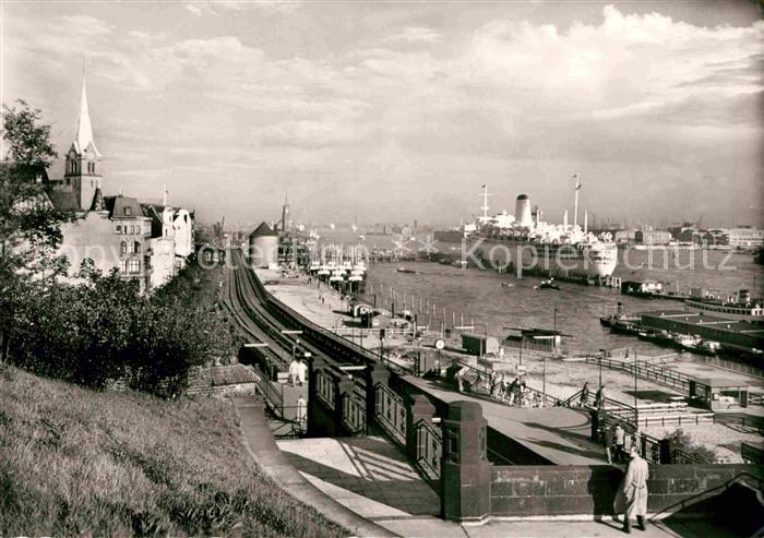 HAMBURG  CITY Blick vom Stintfang auf ueberseebruecke Passagierschiff Arcadia