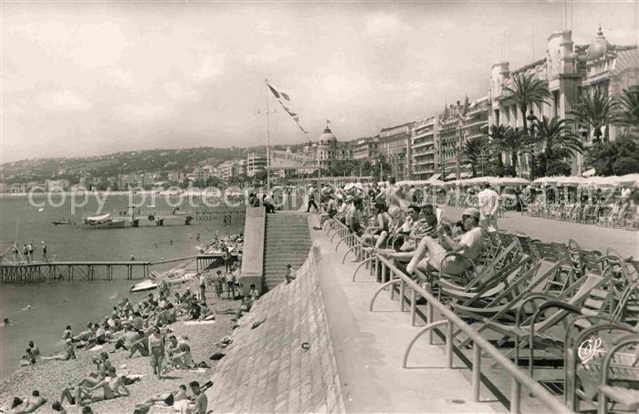 Nice Alpes Maritimes Plage et la Promenade des Anglais