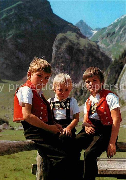 Seealpe Kinder in Tracht