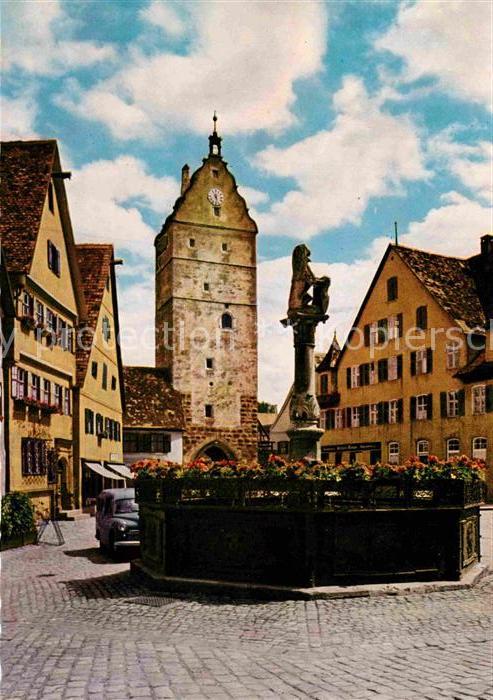 Dinkelsbuehl Woernitztor und Loewenbrunnen