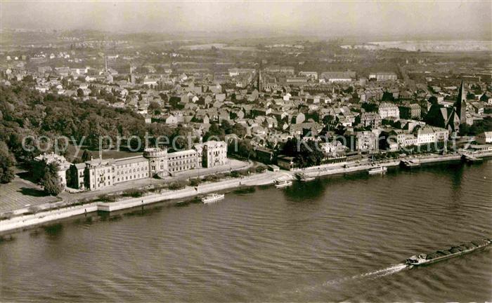 Biebrich Wiesbaden Blick ueber den Rhein zur Stadt Schloss Fliegeraufnahme