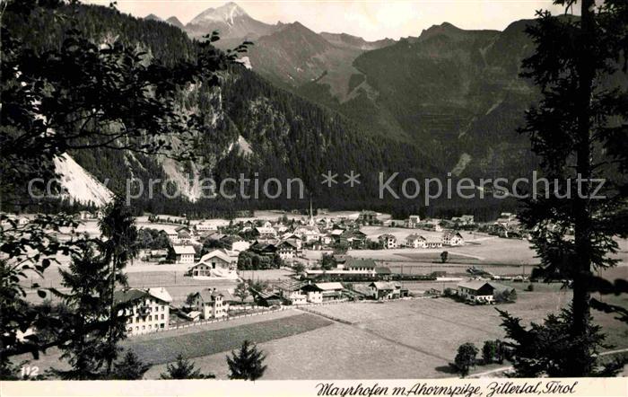Mayrhofen Zillertal Gesamtansicht mit Ahornspitze Zillertaler Alpen
