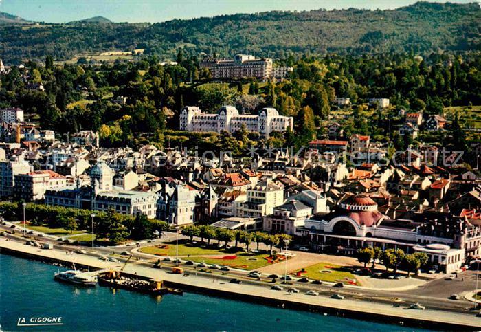Evian-les-Bains Haute Savoie Au 1er plan le Casino