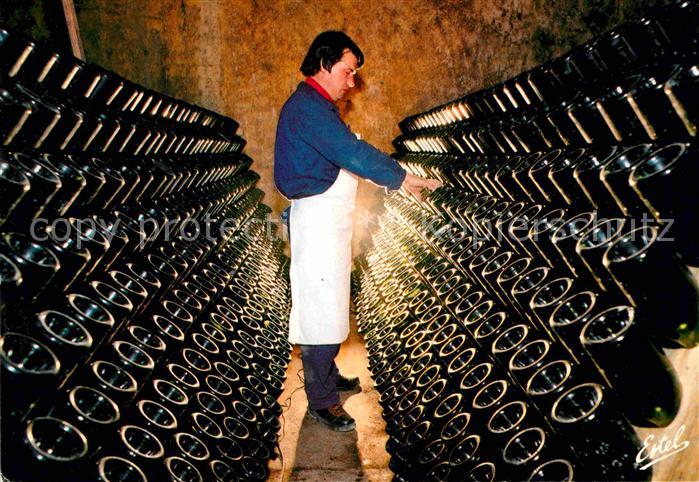 Epernay 51 Caves Moet et Chandon Le remuage