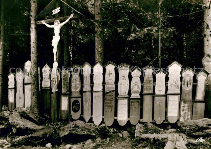 Pfronten Ostallgaeu Bayern Aufbahrungs und Totenbretter an Wegen Kapellen Kreuze