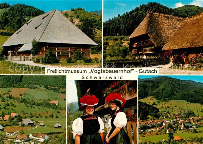 Gutach Schwarzwald Schwarzwaldhaus Frauen in Tracht Panorama