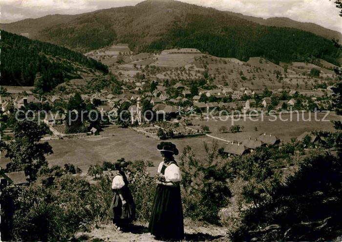 Gutach Schwarzwald Panorama Frau in Tracht