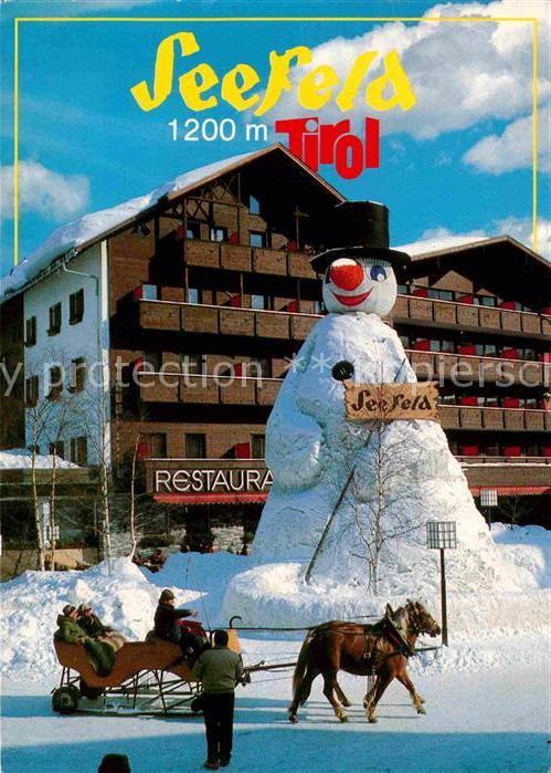 Seefeld Tirol Dorfplatz Riesenschneemann Pferdeschlitten