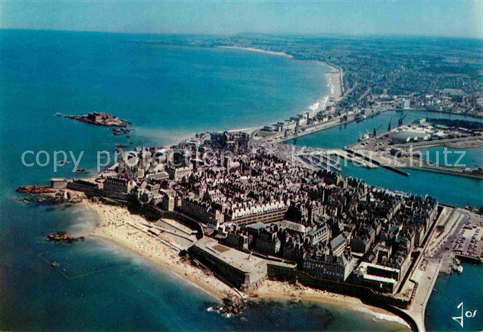 Saint-Malo 35 Vue generale aerienne sur la Ville Close et les bassins