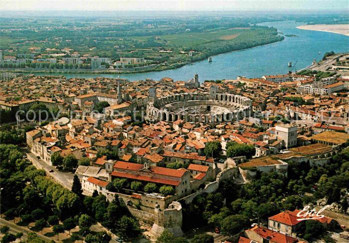 Arles Bouches-du-Rhone Vue aerienne de la vieille ville Les remparts les arenes