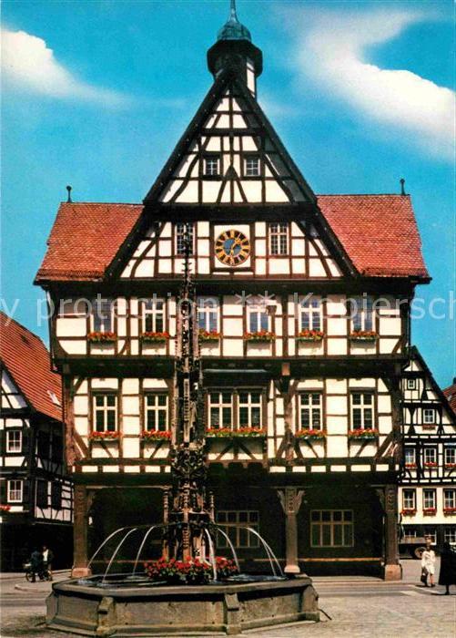 Bad Urach Rathaus mit Brunnen