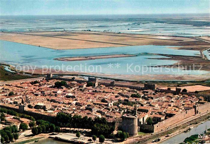 Aigues-Mortes Gard Vue aerienne sur les remparts et la ville
