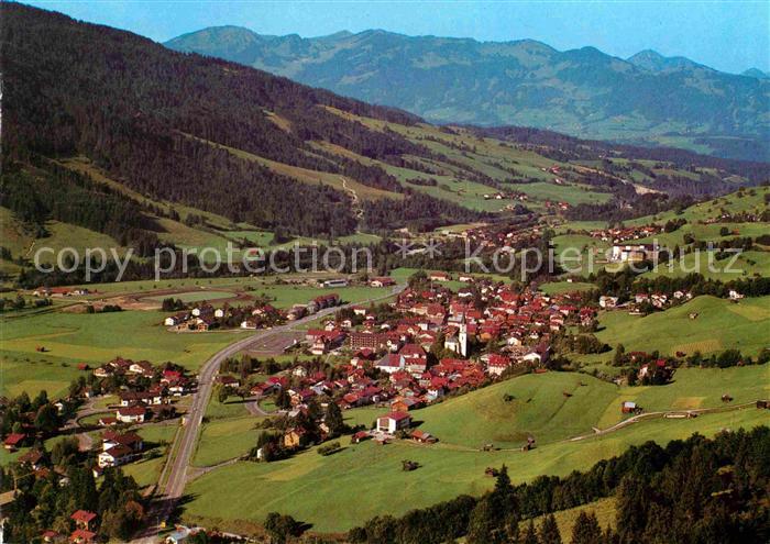 Hindelang mit Vorderhindelang Allgaeuer Alpen Blick von der Jochstrasse