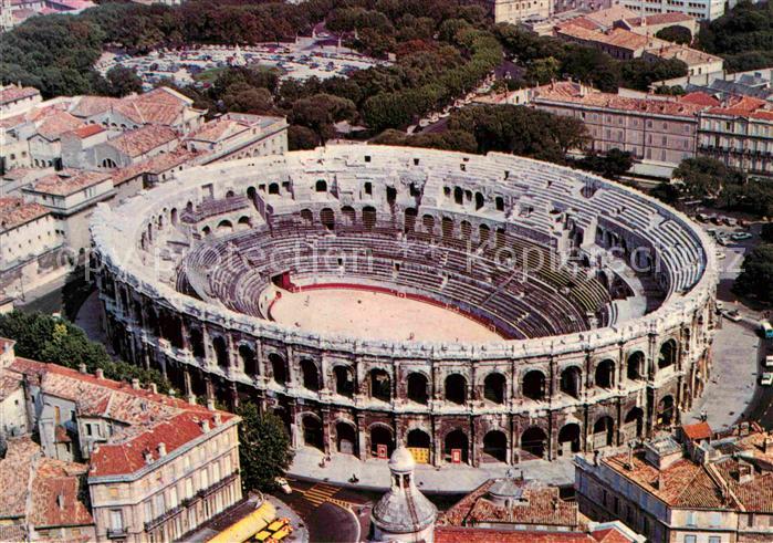 Nimes Fliegeraufnahme Les Arenes romaines