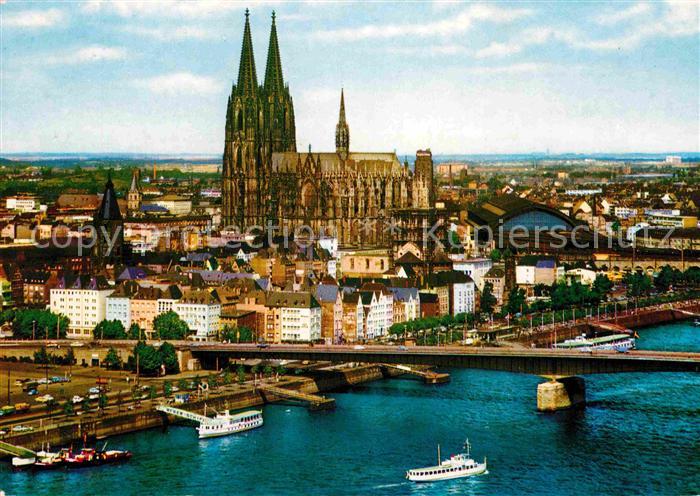 Koeln Rhein Altstadt Dom und Deutzer Bruecke