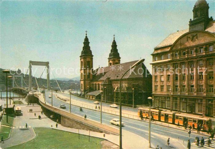 Budapest Elisabethbruecke mit Kirche