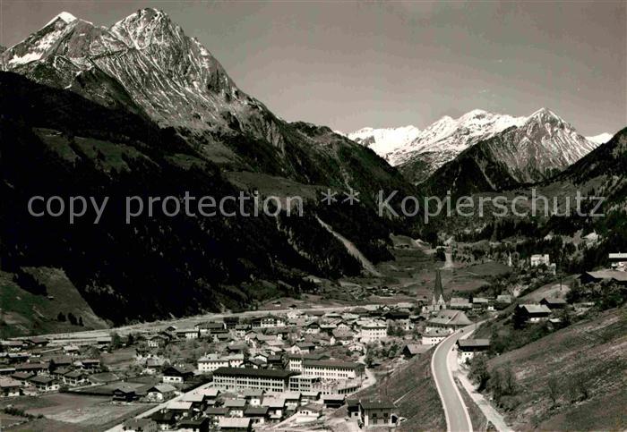 Matrei Osttirol mit Hintereggerkogel und Felbertauernstrasse