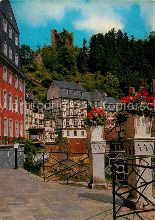 Monschau Montjoie NRW Rotes Haus mit Ruine Haller