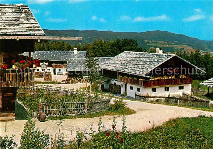 Grossweil Freilichtmuseum Weberhaeusl und Mirznhaeusl mit Bauerngaerten