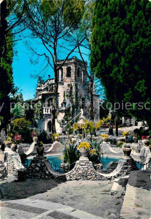 Taormina Sizilien La fontana ed una delle tipiche Torrette dei Giardini pubblici