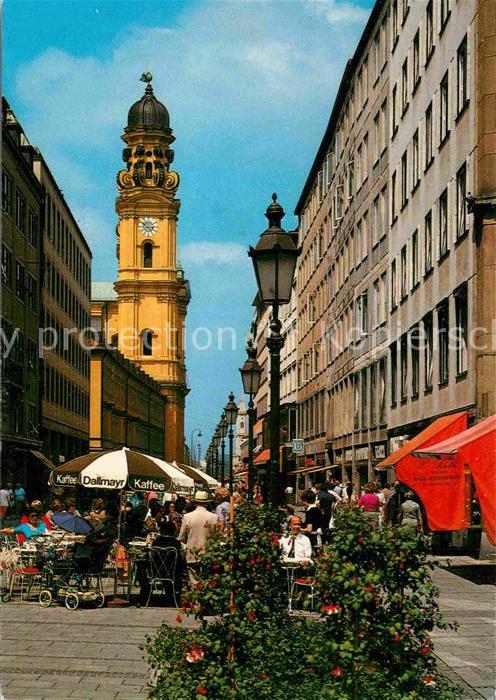 Muenchen Bayern Fussgaengerzone Theatinenstrasse und Kirche