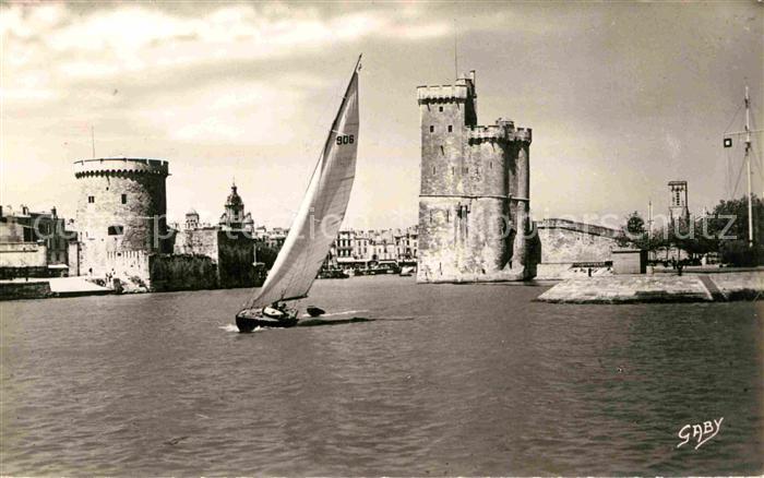 Rochelle Charente-Maritime La Torribio sortant du Port