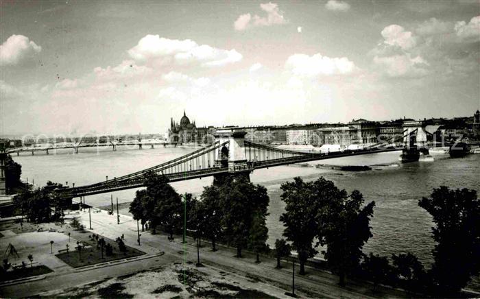Budapest Donaupartie mit Bruecken
