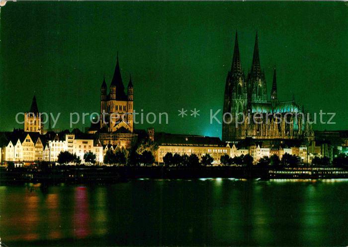 Koeln Rhein Rheinpartie mit Dom bei Nacht