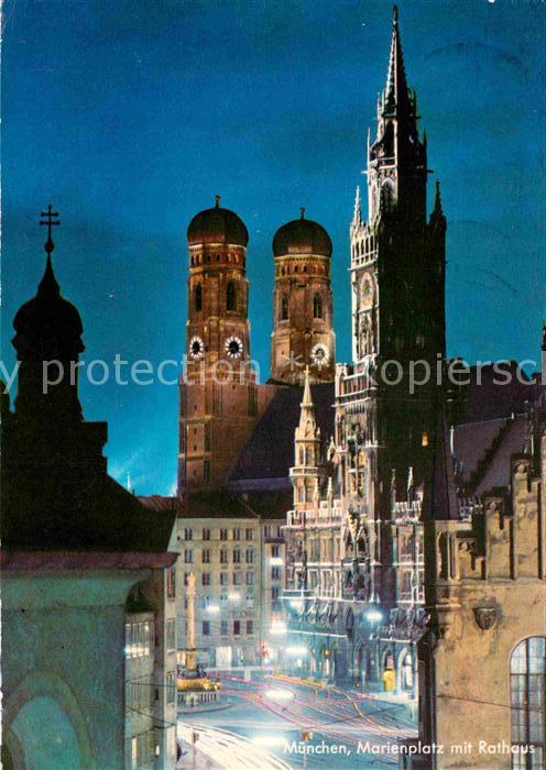 Muenchen Bayern Marienplatz mit Rathaus
