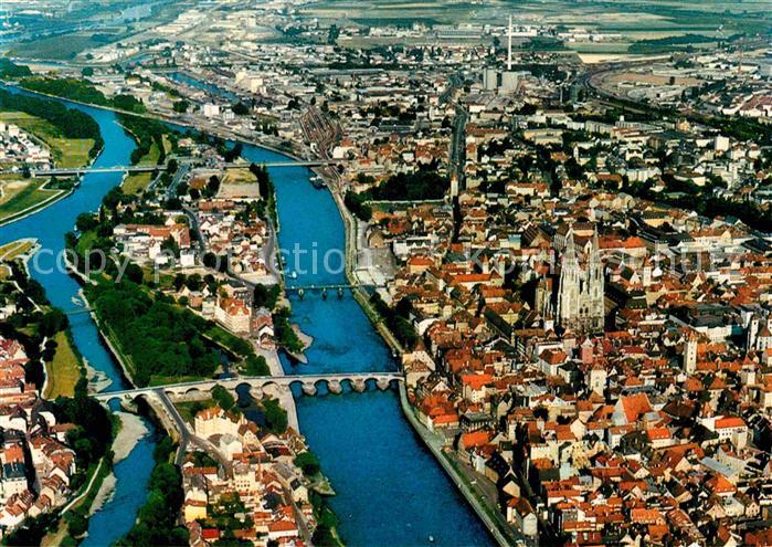 REGENSBURG Bayern Fliegeraufnahme mit Donaubruecken