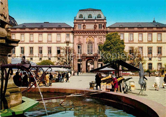 Darmstadt Schloss mit Brunnen