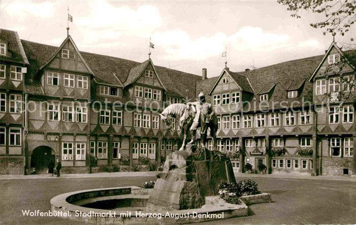 Wolfenbuettel Stadtmarkt Herzog-August-Denkmal