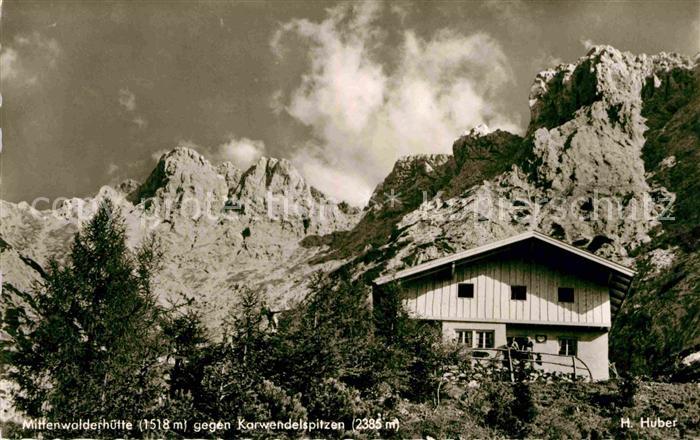 Mittenwald Karwendel Tirol Mittenwalderhuette gegen Karwendelspitze