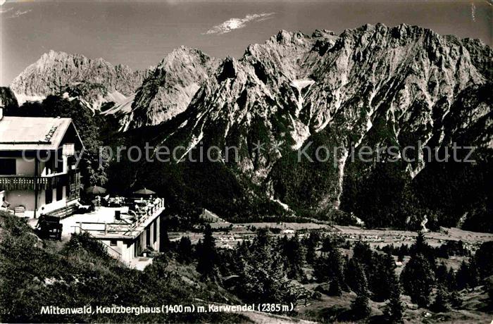 Mittenwald Bayern Kranzberghaus mit Karwendel