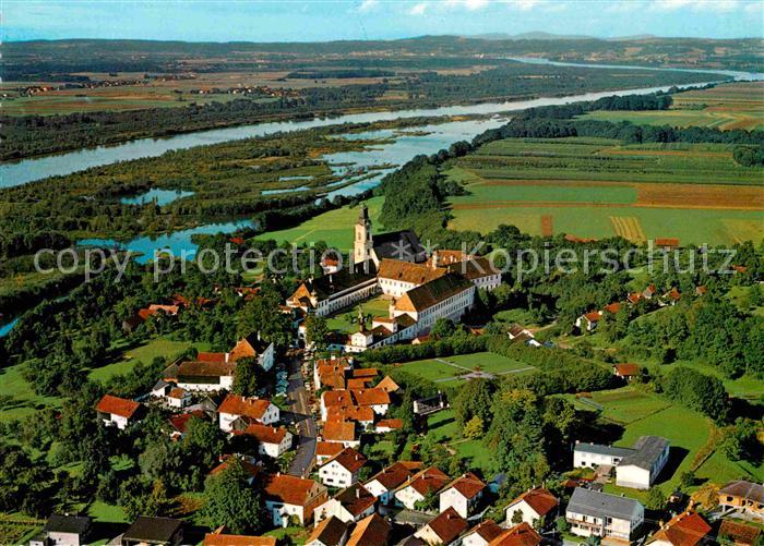 Reichersberg Inn Fliegeraufnahme mit Augustiner Chorherrenstift
