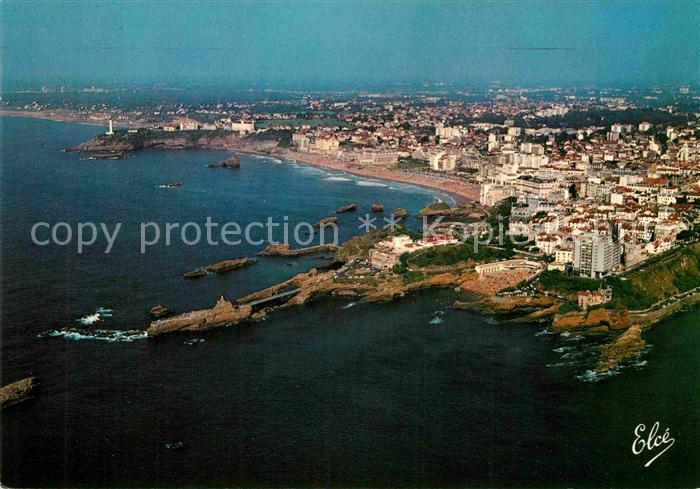 Biarritz Pyrenees Atlantiques Vue generale avec le Rocher de la Vierge la plage