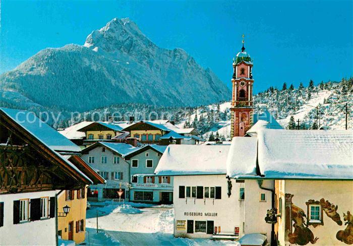 Mittenwald Bayern Pfarrkirche St Peter und Paul mit Wettersteinspitze