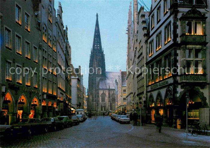 Muenster Westfalen Prinzipalmarkt in Festbeleuchtung mit Kirche