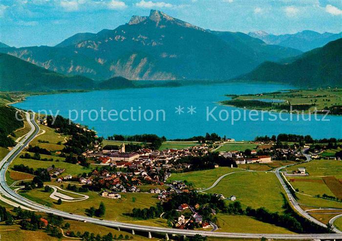 Mondsee Salzkammergut Fliegeraufnahme mit Schafberg